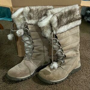 Skechers boots with fur, size 6.5